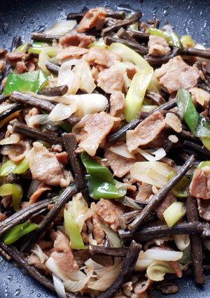 わらびと豚肉とネギの炒め物-レシピのメイン写真