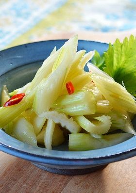 鍋つゆを使って たたきセロリの浅漬け♪-レシピのメイン写真