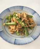 レンジで鶏のささみとインゲンのナッツ和え