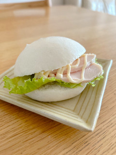 シンプル美味*皮まんの鶏ハムサンド-レシピのメイン写真