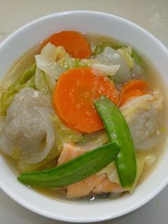 すりおろしじゃが芋だんごと鮭の煮込み-レシピのメイン写真