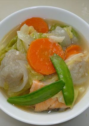 すりおろしじゃが芋だんごと鮭の煮込み-レシピのメイン写真