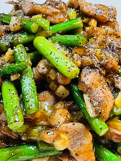 豚肉とニンニクの芽の黒胡椒醬炒め-レシピのメイン写真