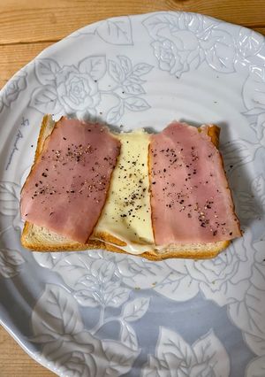 超簡単！コショー薫ベーコンチーズトースト-レシピのメイン写真