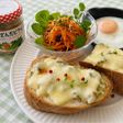 簡単市販のきざんだピクルスとチーズでピザトースト