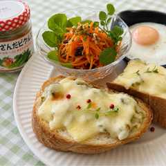 A picture of 簡単市販のきざんだピクルスとチーズでピザトースト.