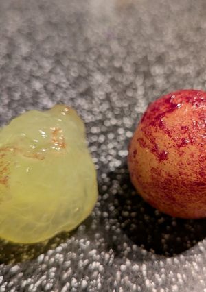 冷凍葡萄が良い🍇皮が剥きやすい🍇甘すぎず美味しい-レシピのメイン写真
