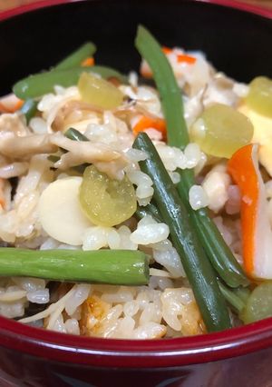 山菜・きのこたっぷり!秋の具だくさん炊き込みご飯-レシピのメイン写真