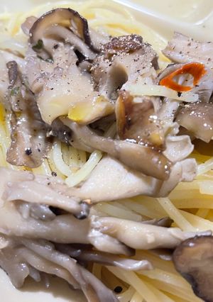 簡単たっぷりキノコのペペロンチーノ🍄‍🟫-レシピのメイン写真