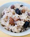 落花生と黒豆の炊き込み豆ご飯