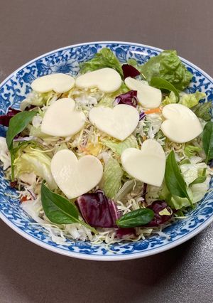 市販サラダにプラス、バレンタイン♡サラダ-レシピのメイン写真