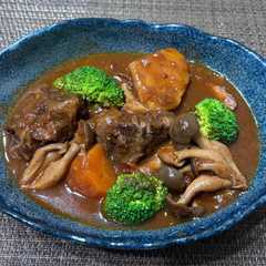 รูปของ 赤ワインでじっくり煮込んだ牛ほほ肉ビーフシチュー