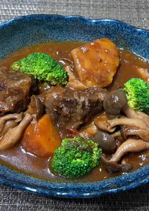 赤ワインでじっくり煮込んだ牛ほほ肉ビーフシチュー-レシピのメイン写真