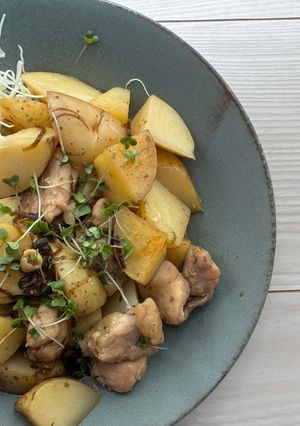 鶏モモと新じゃがの塩昆布しょうが焼き-レシピのメイン写真