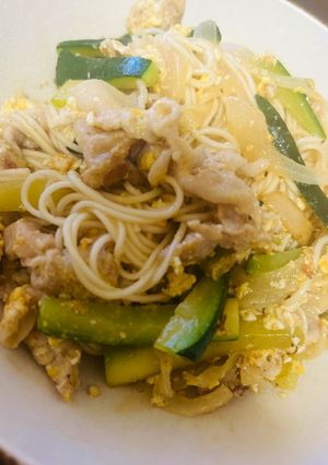 豚こま肉とズッキーニのそうめんちゃんぷる-レシピのメイン写真