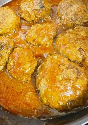 ソースとケチャップの煮込みハンバーグ-レシピのメイン写真
