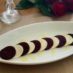รูปของ ビーツ&チーズ　オセロ風前菜
