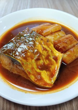 フライパンで10分煮!さばと白ねぎの赤だし味噌煮-レシピのメイン写真
