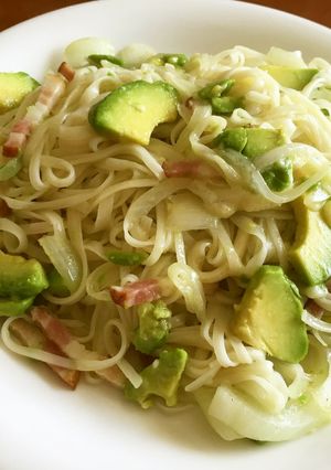 我んとこの、アボカドベーコン稲庭うどん-レシピのメイン写真
