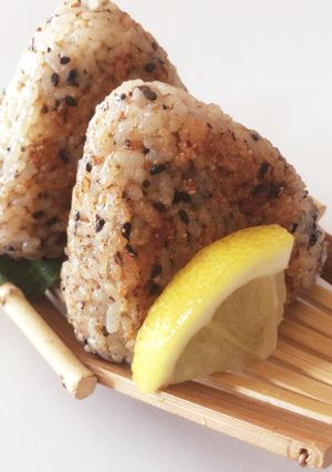 材料2つ！外カリっ、やみつき焼きおにぎり-レシピのメイン写真