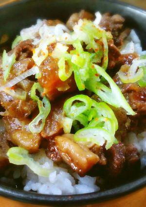 めんつゆで簡単♪牛すじ煮込み丼-レシピのメイン写真