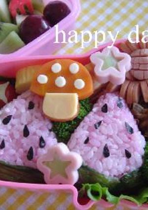 可愛い！！スイカのおにぎり♪（キャラ弁）-レシピのメイン写真