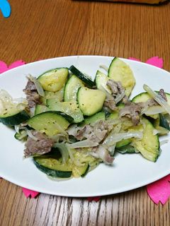ズッキーニと豚肉のシンプル炒め-レシピのメイン写真