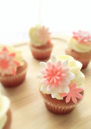 デコレーションに⚜シュガークラフトのお花-レシピのメイン写真