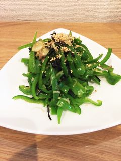 大量消費!さっぱりピーマンの塩昆布和え-レシピのメイン写真
