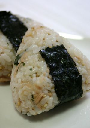 大葉にんにく醤油でツナマヨおにぎり♪-レシピのメイン写真
