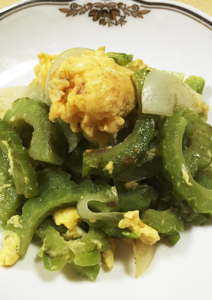 夏にはコレ！ゴーヤと玉ねぎと卵の炒め物-レシピのメイン写真