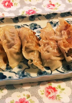 ■余ったレタス消費☆シャキシャキ感餃子♫-レシピのメイン写真