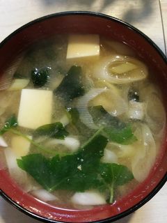 豆腐と葱とワカメのお味噌汁✳-レシピのメイン写真
