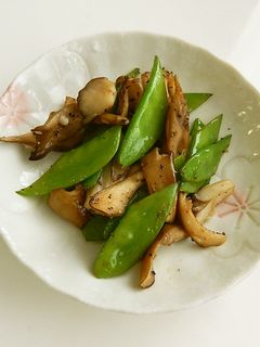 お弁当に♬舞茸と絹さやのバター醤油炒め-レシピのメイン写真