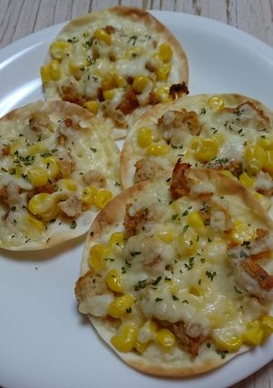 餃子の皮で簡単♪から揚げコーンミニピザ★-レシピのメイン写真