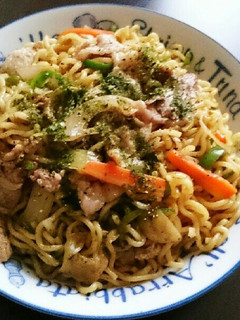 1人ランチに‼レンジで焼きそば-レシピのメイン写真