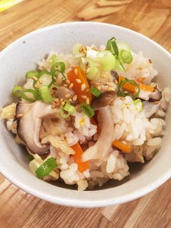 しめじと油揚げの白だし炊き込みごはん。-レシピのメイン写真