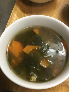 にんじん・舞茸・わかめのコンソメスープ-レシピのメイン写真