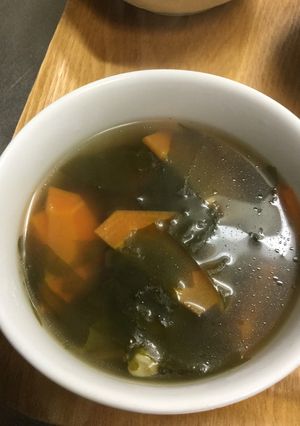 にんじん・舞茸・わかめのコンソメスープ-レシピのメイン写真