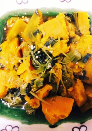 鍋でつくるオクラと三つ葉でかぼちゃの煮物-レシピのメイン写真