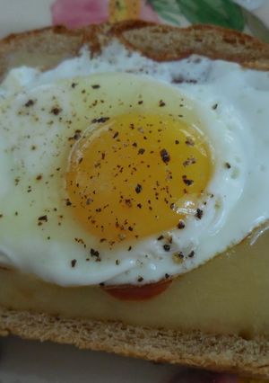 チーズと目玉焼きのオープントースト！-レシピのメイン写真
