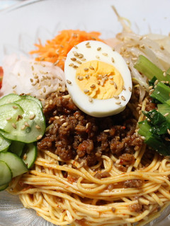 冷やし中華の乾麺で激旨!ビビン麺-レシピのメイン写真