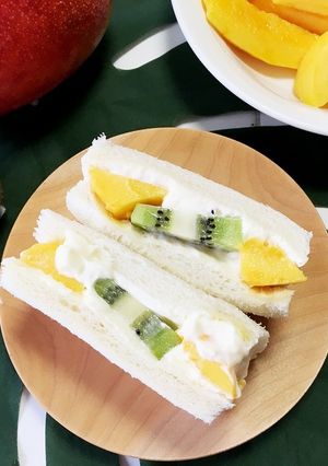 【ふりふりクリーム】マンゴーキウイサンド-レシピのメイン写真