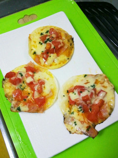 お酒のおつまみ❤餃子の皮で即席ピザ-レシピのメイン写真