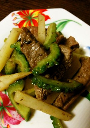 苦瓜と牛肉とじゃが芋のシンプル炒め-レシピのメイン写真