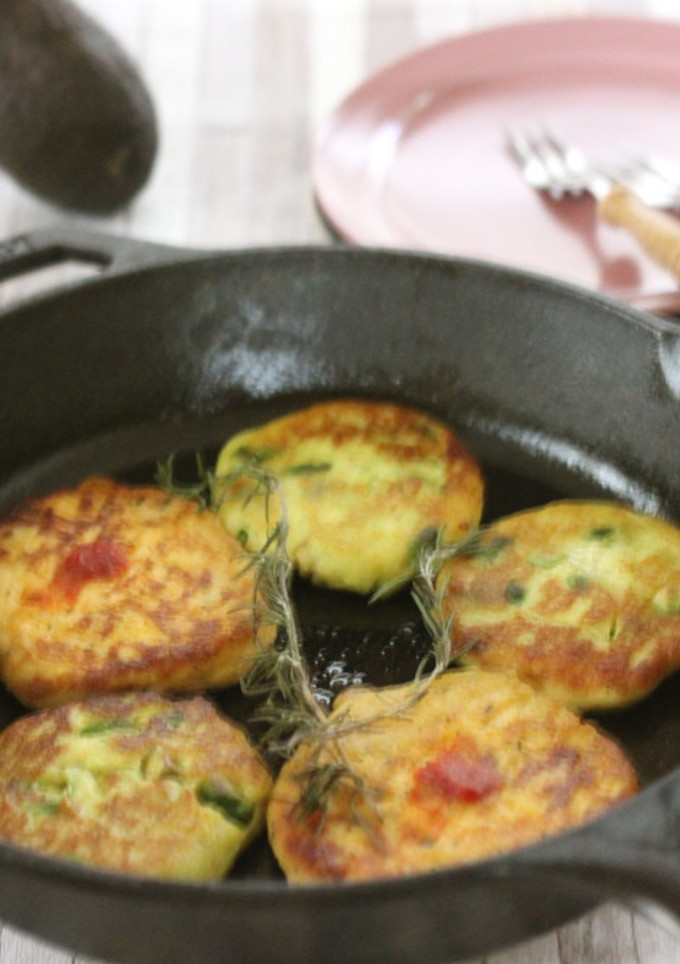 アボカドとそるとまとを使ったポテトパティ-レシピのメイン写真