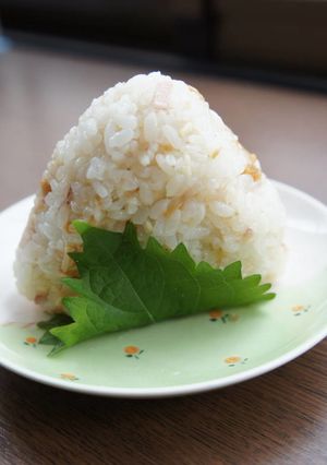 茗荷・なめたけのおにぎり-レシピのメイン写真
