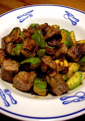 牛肉とアボカドのピリ辛炒め-レシピのメイン写真
