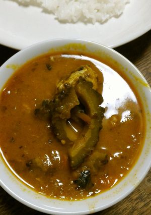 ゴーヤーと鯖水煮缶とプチトマトのカレー-レシピのメイン写真