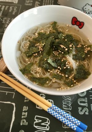 簡単☆琥珀色の汁で海苔とゴマの冷たい麺♡-レシピのメイン写真
